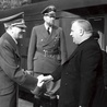 Adolf Hitler wita w Niemczech ks. Josefa Tiso,  26 października 1941 r.