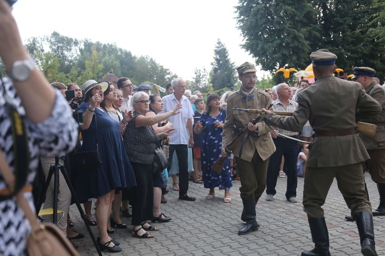 Inscenizacja odebrania siostrom klasztoru