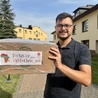 Setki tornistrów dla dzieci w Burundi i Charkowie