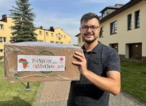 Setki tornistrów dla dzieci w Burundi i Charkowie