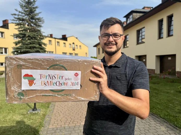 Setki tornistrów dla dzieci w Burundi i Charkowie