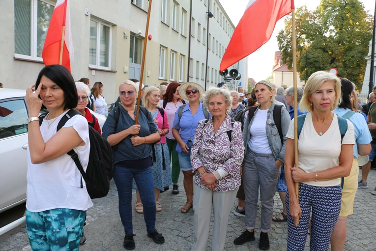 Płock. Wyjście pielgrzymki do Skępego