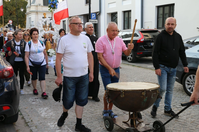 Płock. Wyjście pielgrzymki do Skępego
