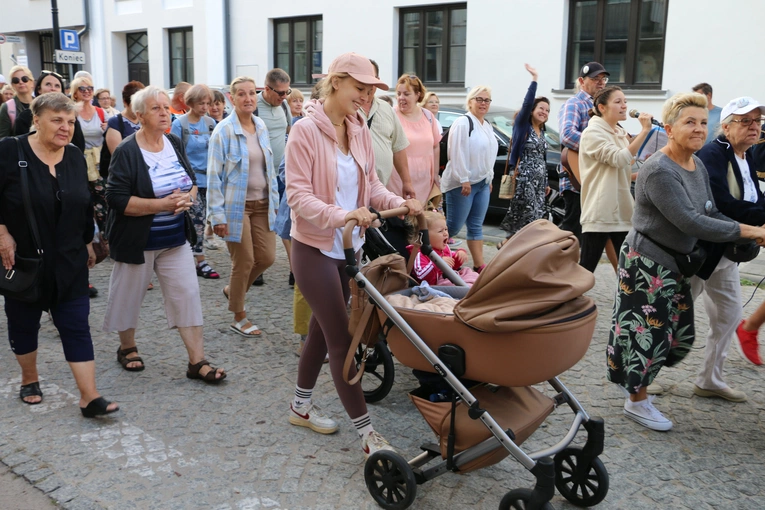 Płock. Wyjście pielgrzymki do Skępego