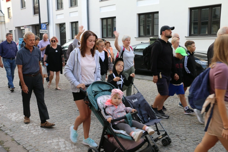 Płock. Wyjście pielgrzymki do Skępego