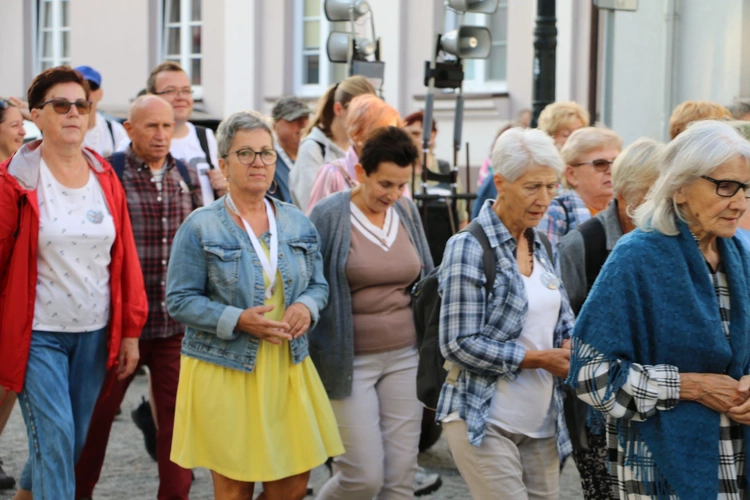 Płock. Wyjście pielgrzymki do Skępego