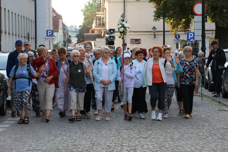Płock. Wyjście pielgrzymki do Skępego