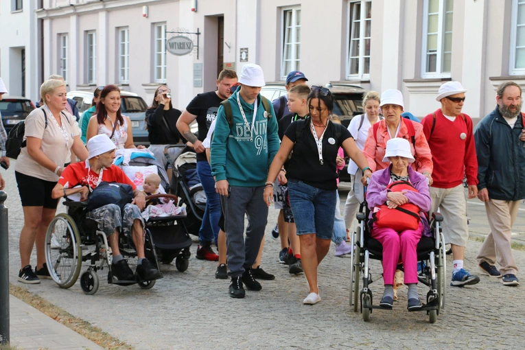 Płock. Wyjście pielgrzymki do Skępego