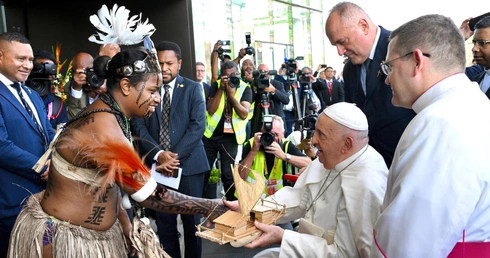 Papież zachęca mieszkańców Papui Nowej Gwinei do życia w zgodzie i braterstwie