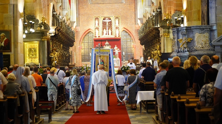 Dzień skupienia nadzwyczajnych szafarzy Komunii Świętej