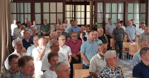 Nadzwyczajni szafarze Komunii św. i synod archidiecezji wrocławskiej