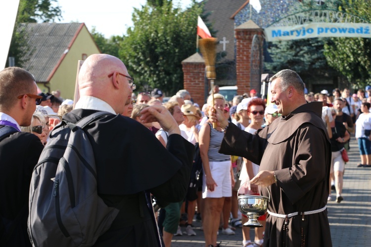 Skępe. Wejście pielgrzymek