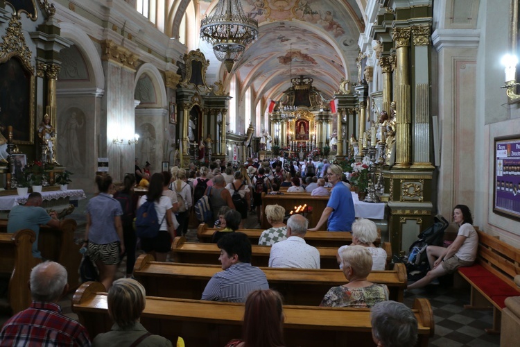 Skępe. Wejście pielgrzymek