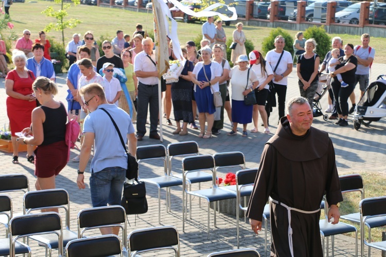 Skępe. Wejście pielgrzymek