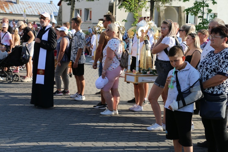 Skępe. Wejście pielgrzymek