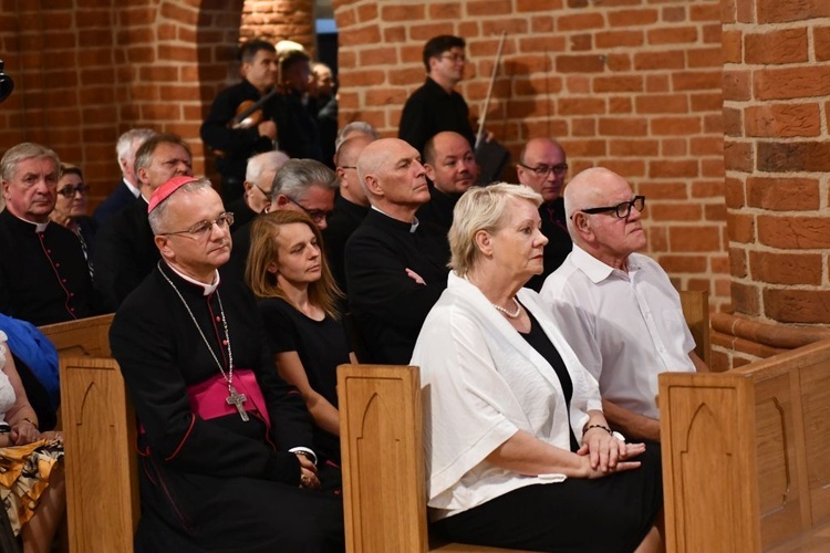 Biskup wręczył świeckim odznaczenia Zasłużony dla Diecezji Zielonogórsko-Gorzowskiej