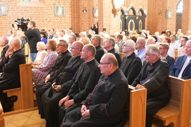 Biskup wręczył świeckim odznaczenia Zasłużony dla Diecezji Zielonogórsko-Gorzowskiej