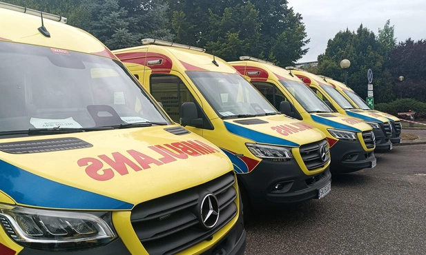 Śląskie. 14 nowych ambulansów trafiło do miast w regionie