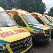 Śląskie. 14 nowych ambulansów trafiło do miast w regionie