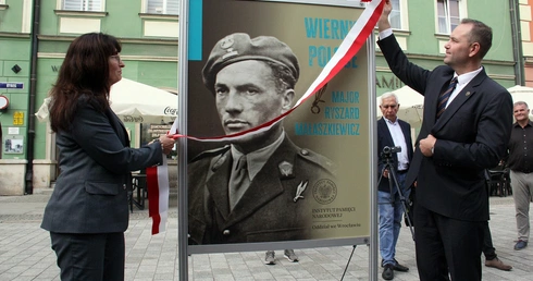 Wernisaż wystawy o mjr. Ryszardzie Małaszkiewiczu na wrocławskim rynku