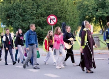 	Ubiegłoroczni pielgrzymi u celu swojej drogi.