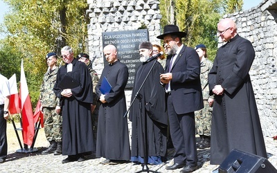 Obóz istniał w latach 1940–1945. W 1977 r. na jego terenie stanął pomnik ku czci więźniów.