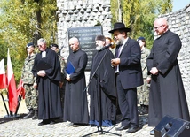 Obóz istniał w latach 1940–1945. W 1977 r. na jego terenie stanął pomnik ku czci więźniów.