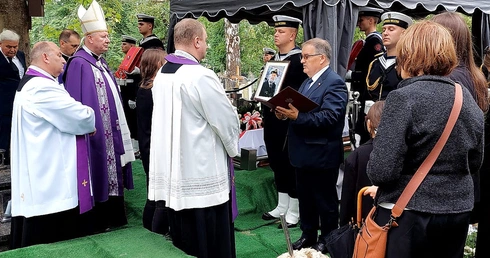 Ostatnie pożegnanie kapitana Sulatyckiego