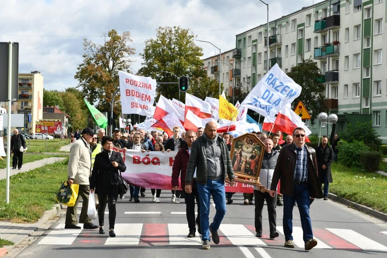 Męskie świadectwo na ulicach Międzyrzecza