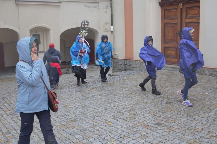 Nabożeństwo ze świecami na Górze Świętej Anny