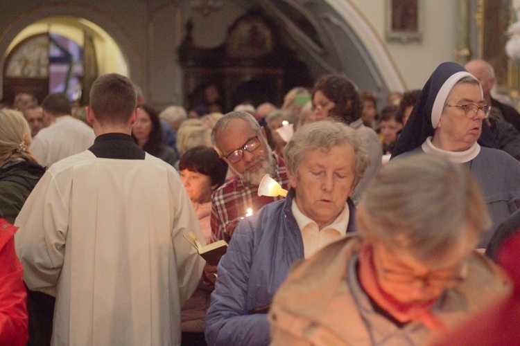 Nabożeństwo ze świecami na Górze Świętej Anny