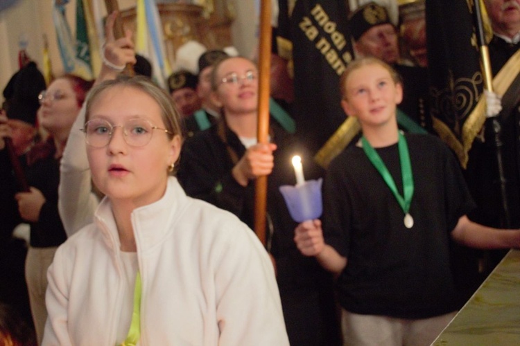 Nabożeństwo ze świecami na Górze Świętej Anny