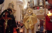 Nabożeństwo ze świecami na Górze Świętej Anny