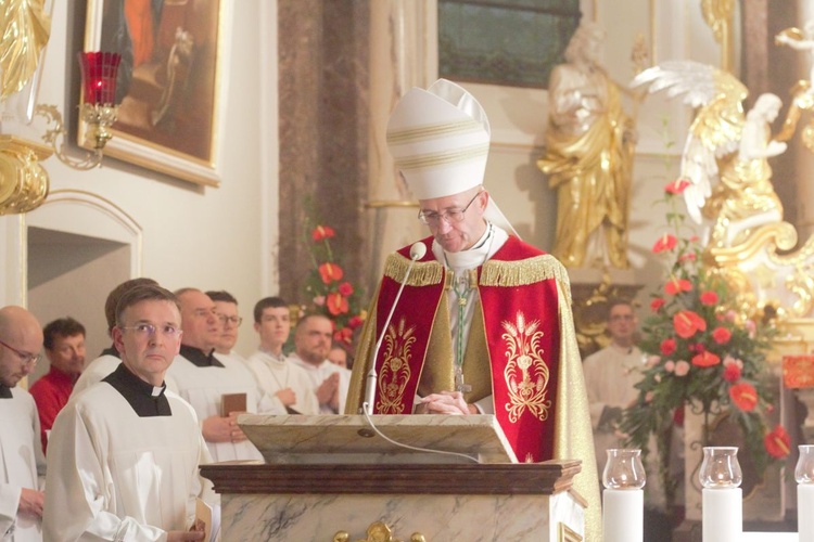 Nabożeństwo ze świecami na Górze Świętej Anny