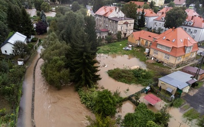 Wezbrana rzeka Kaczawa w Świerzawie, 14 bm