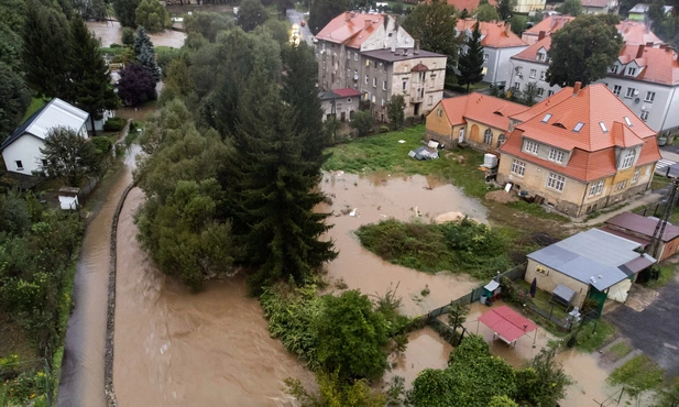 Wezbrana rzeka Kaczawa w Świerzawie, 14 bm