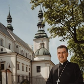 W katedrze łowickiej biskup Wojciech Osial przyjął wszystkie sakramenty.