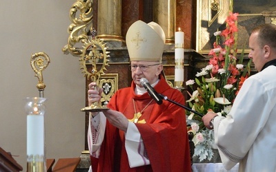 Opolanie uczcili relikwie Krzyża Świętego