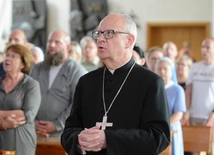 Biskup opolski zapewnia o wsparciu dla powodzian