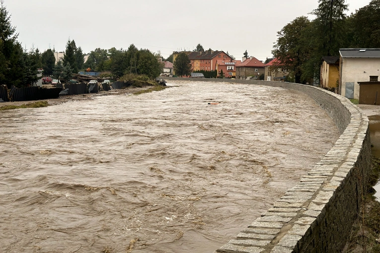 Sytuacja meteo się uspokaja, ale jest wciąż niebezpiecznie