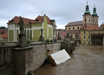 Zbiórki pomocowe i modlitwa. Kościół odpowiada na potrzeby powodzian