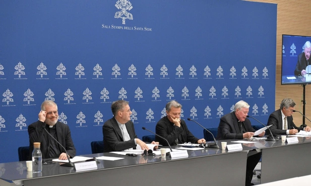 Modlitwa pokutna, forum teologów - zaprezentowano drugą sesję synodu o synodalności
