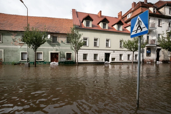 Kościół w Polsce pomaga i modli się za poszkodowanych w powodzi