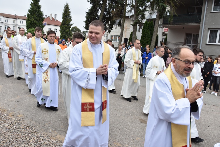 Pielgrzymka dzieci. Msza św. w Przasnyszu