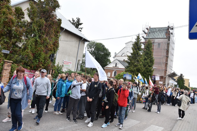 Pielgrzymka dzieci. Wyjście z Przasnysza