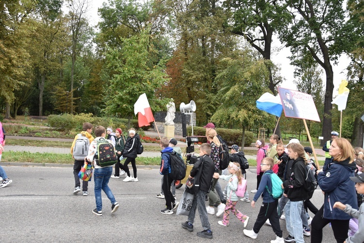 Pielgrzymka dzieci. Wyjście z Przasnysza