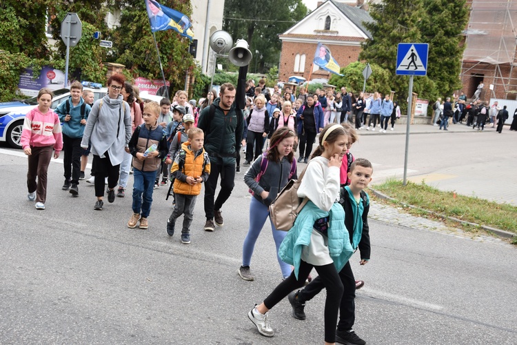 Pielgrzymka dzieci. Wyjście z Przasnysza