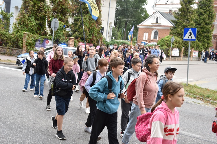 Pielgrzymka dzieci. Wyjście z Przasnysza