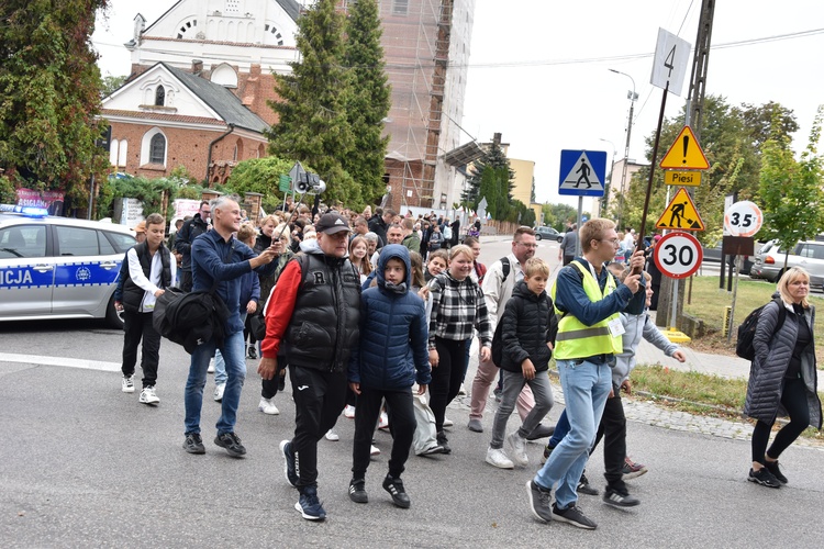 Pielgrzymka dzieci. Wyjście z Przasnysza