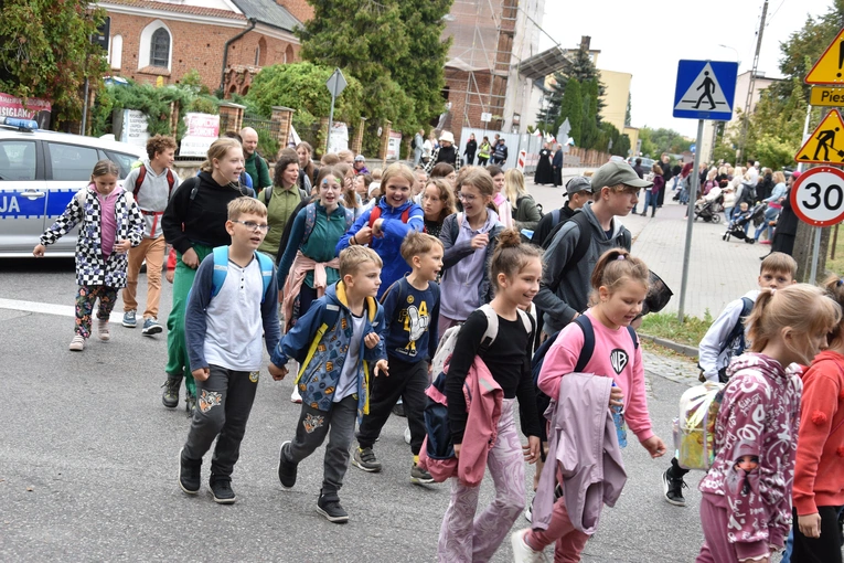 Pielgrzymka dzieci. Wyjście z Przasnysza